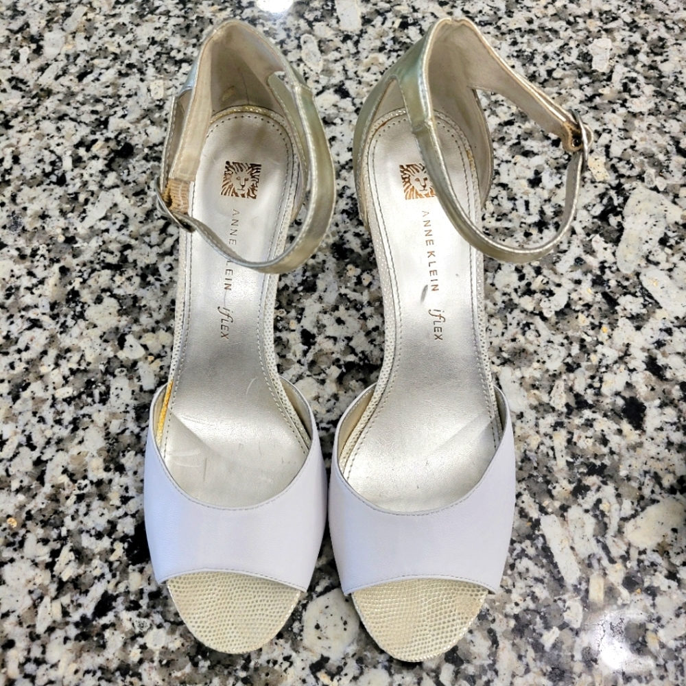 Anne Klein iflex White and Gold open toe heels with ankle straps size 10